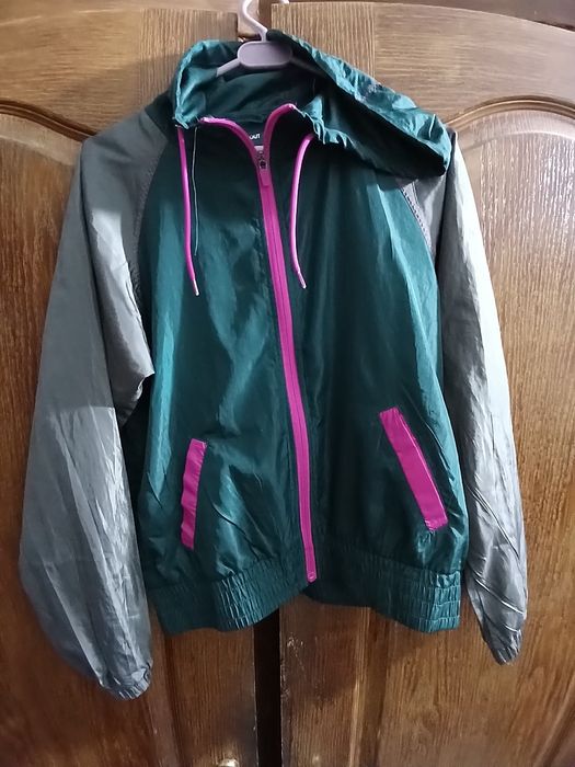 Классная ветровка девушке