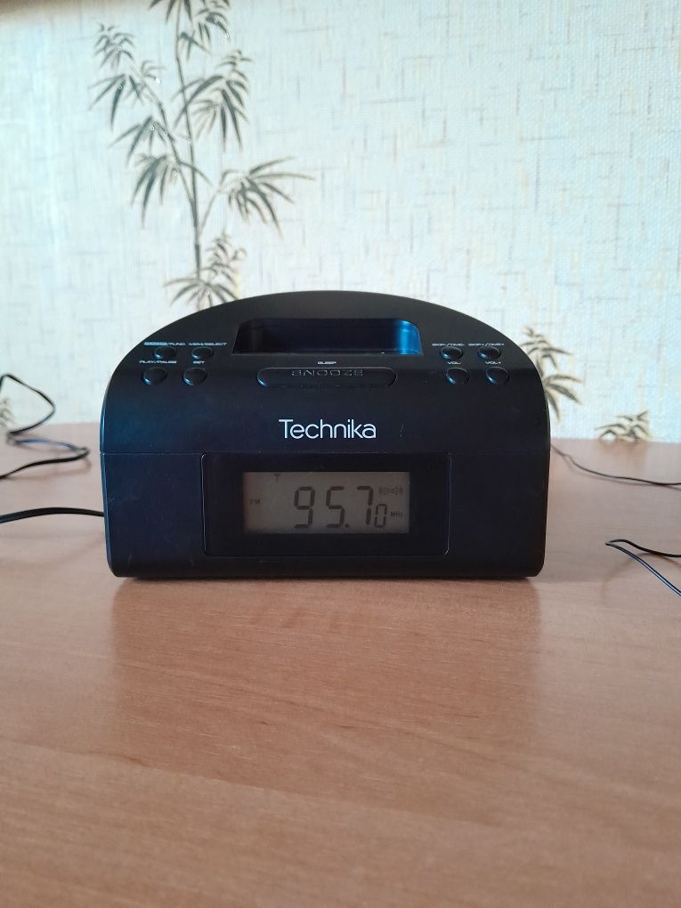 Часы настольные с подсветкой радио колонка Technika Техника CECR10