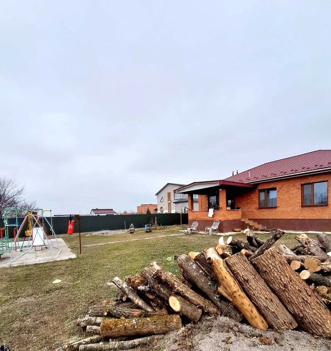 Продам сучасний будинок 350 м2 з меблями та технікою в Підгайцях.