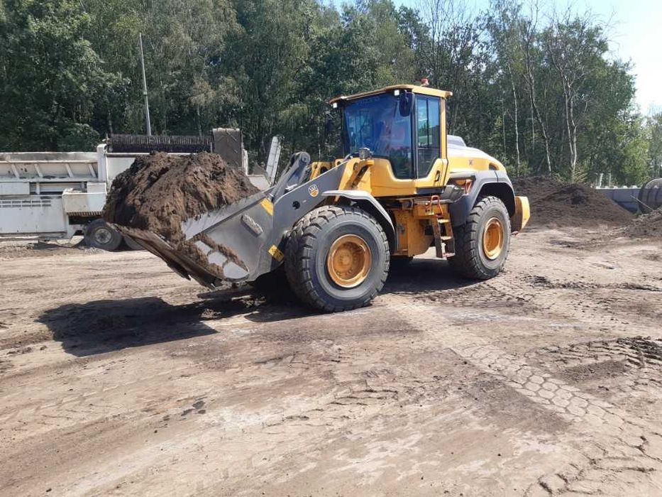 Usługi załadunku rozładunku ładowarkami  koparka