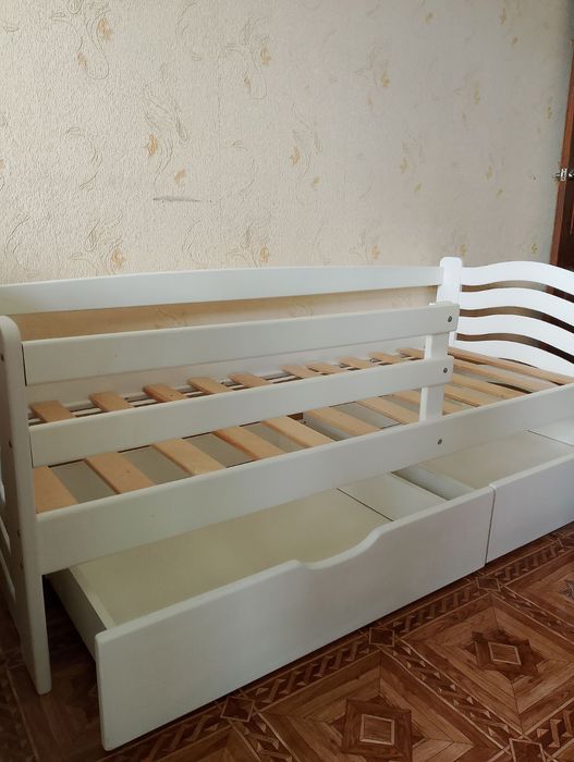 Продам кровать 190 на 85 з матрасом