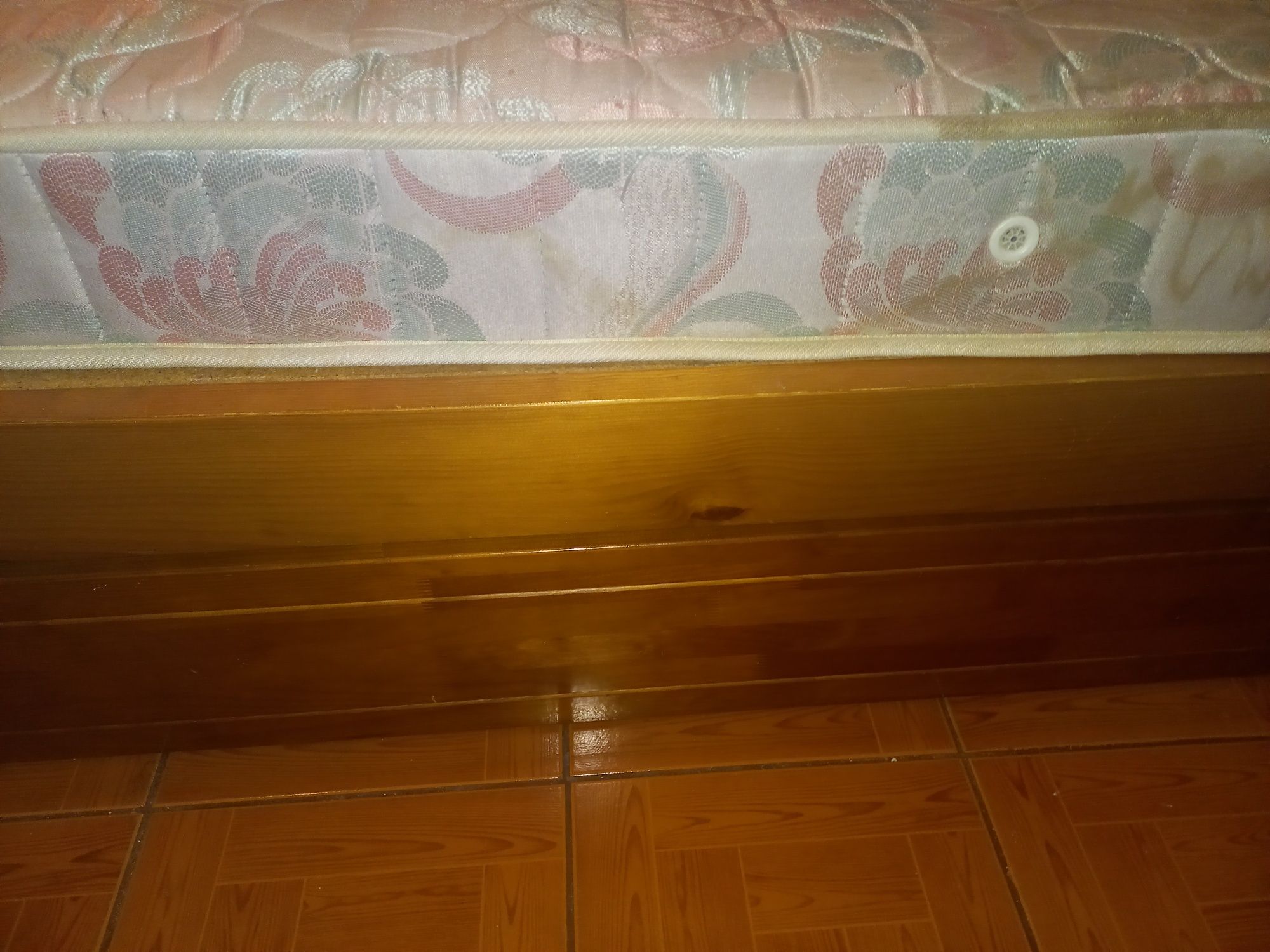 Cama de solteiro, com cama gaveta e movel de arrumação