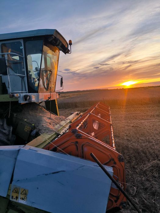 Kombajn zbożowy Claas Mega 208