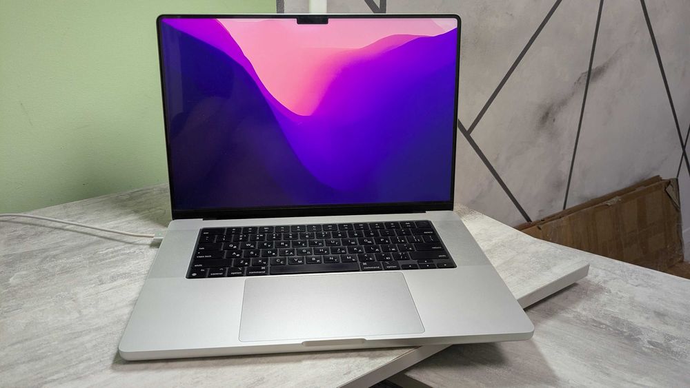 Apple MacBook Pro M3 MAX 16 48Gb RAM 1Tb Silver 16 CPU 40 GPU (MUW73)