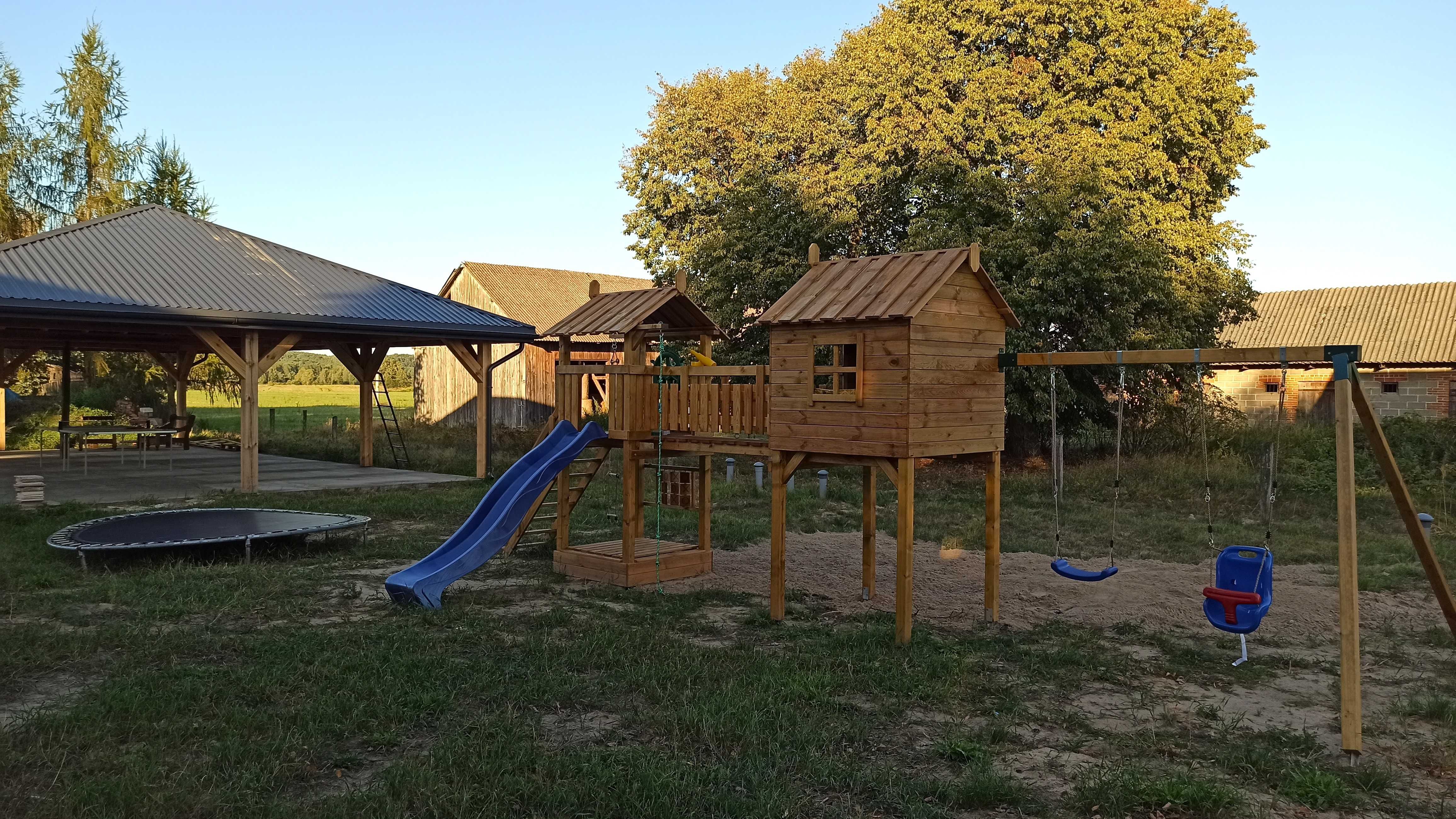 Nowy domek do 18 osób. Sauna, bania z jacuzzi. 90 km od W-wy.