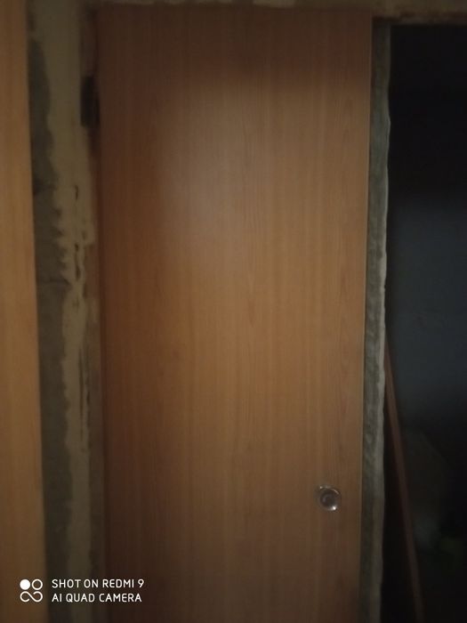 Два дверных полотна: для ванной и туалета.