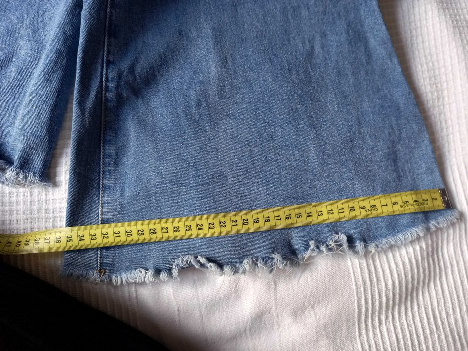 Calças ganga CIDER, perna larga, Tam M, mas veste S (Portes incluídos)