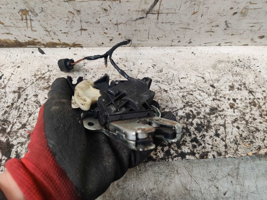 Audi A4 B6 B7 B8 A6 C6 Volkswagen Passat B6 CC Zamek Klapy Bagażnika