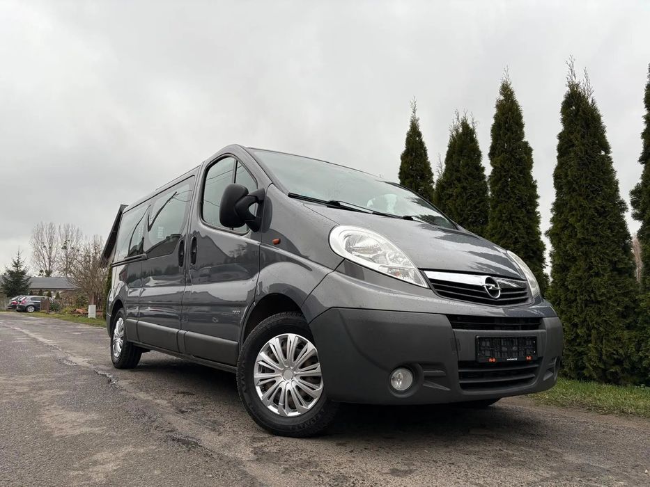Opel Vivaro Opel Vivaro* L2H1* 9- osobowy* niski przebieg* zadbane*