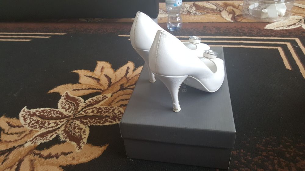 Skórzane markowe białe buty na ślub szpilki 38