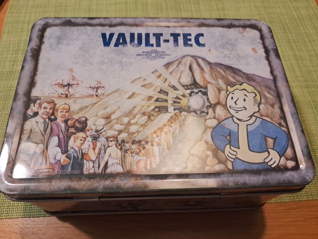 Fallout 3 PC + pudełko śniadaniowe + figurka + art book