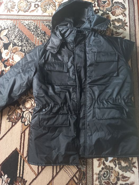 Чоловіча зимова куртка 58 розміру.