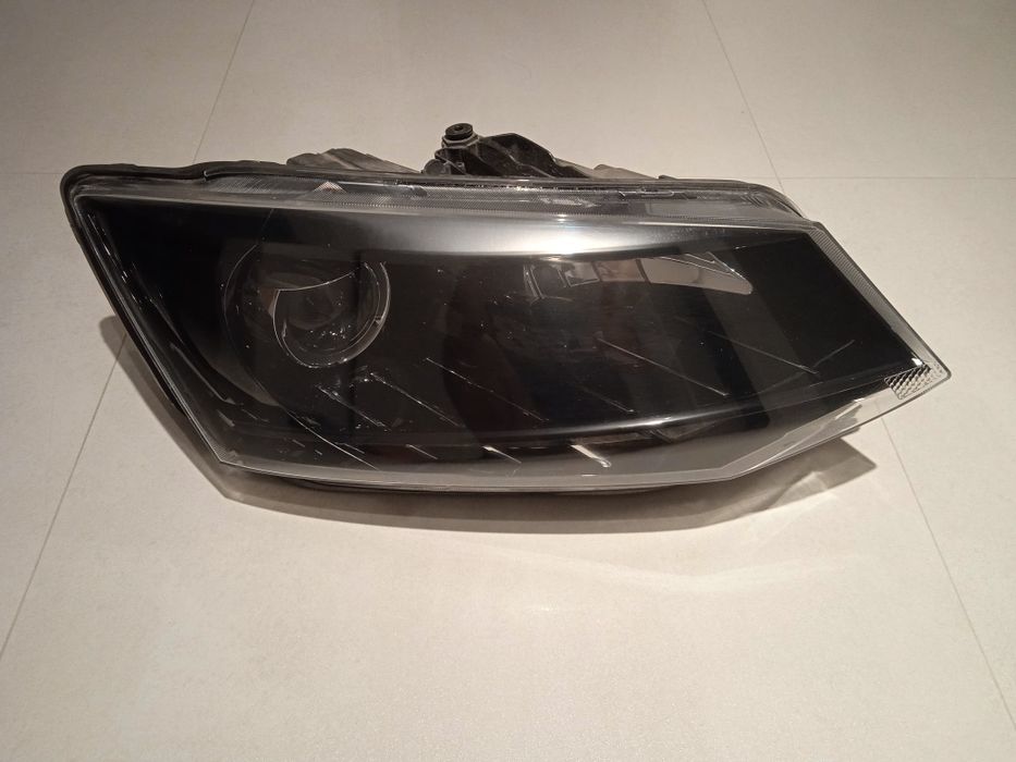 Reflektor lampa przednia prawa fabia 3  6v1,6v0