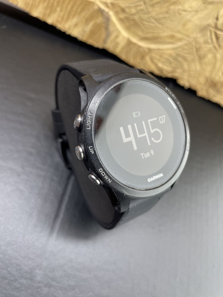 Смарт годинник Garmin Forerunner 935