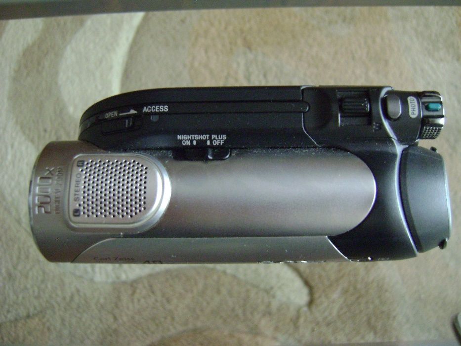Продам цифровую видеокамеру "SONY" DCR-DVD106E