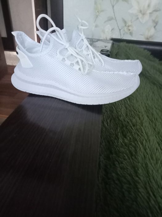 Кроссовки летние