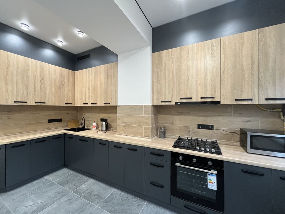 Світло  24/7! на Івасюка 11. 6 ЛЮДЕЙ (Козявкіна, АТБ)