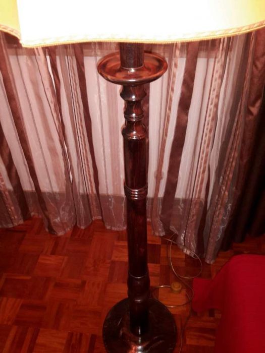 Candeeiro em pé
