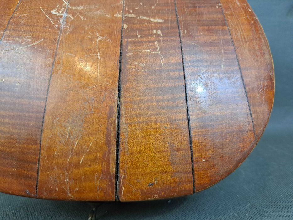 Stara mandolina intarsjowana masą perłową