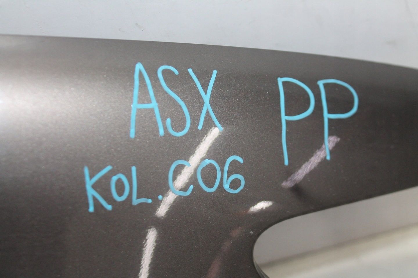 BŁOTNIK PRAWY PRZÓD PRZEDNI MITSUBISHI ASX KOL. C06 10-