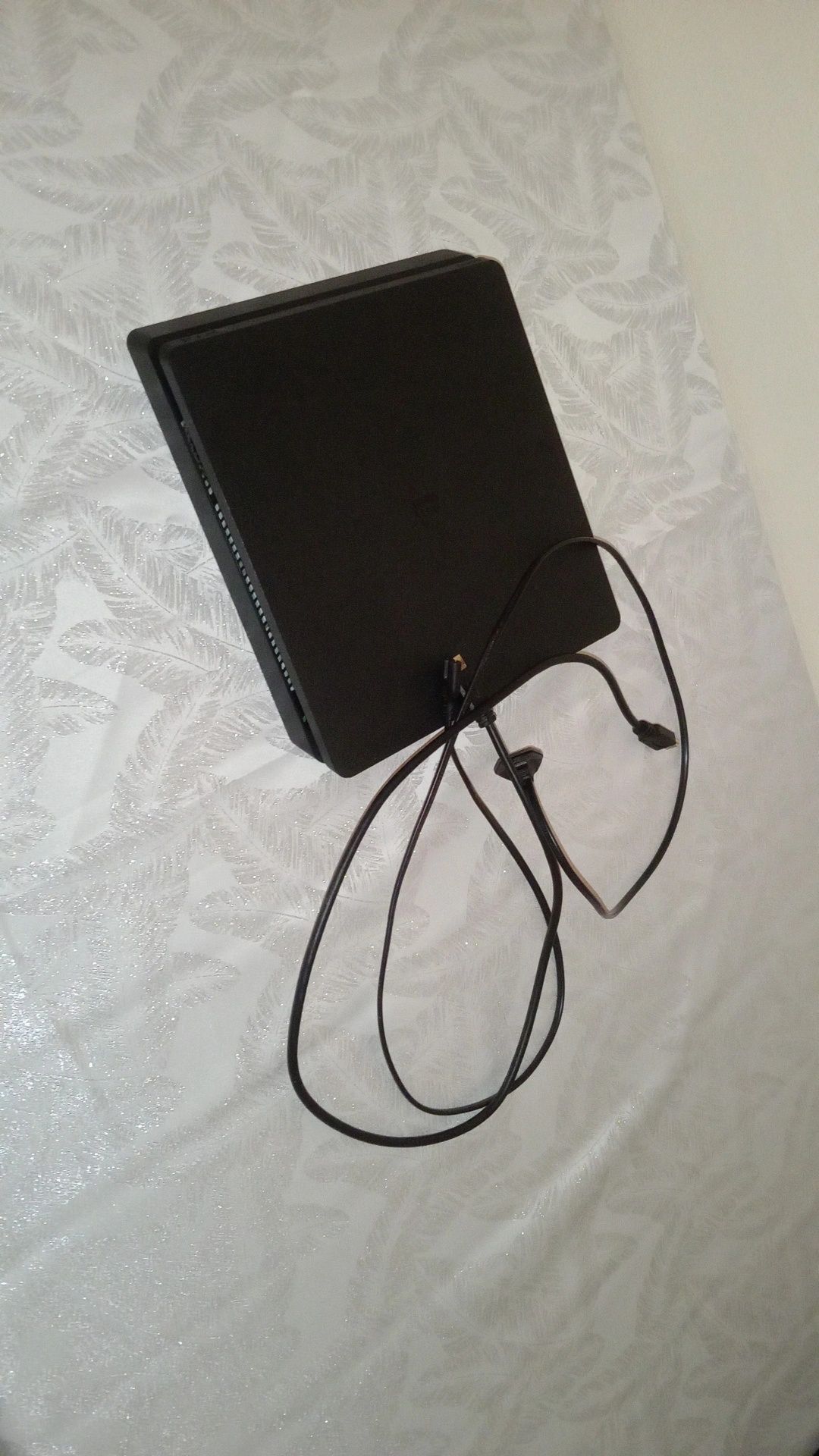 PS4 Slim a funcionar perfeitamente