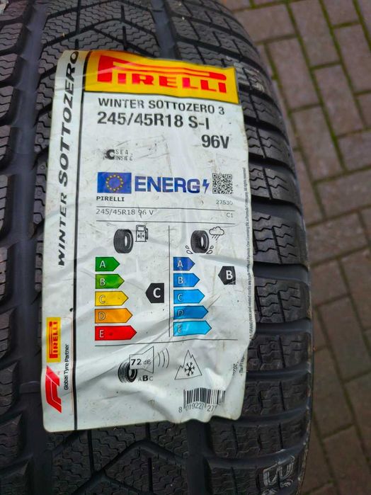 245/45 96V R18 PIRELLI Sottozero3 SEAL NOWE 8mm 2022r Zimowe Opony 4SZ