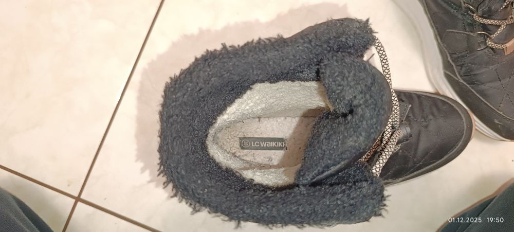 Зимові чобітки для дівчинки.