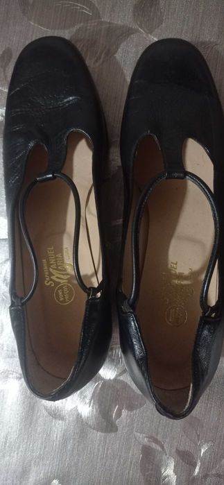 Oportunidades!  Sapatos pele Novos, tamanho 39 pequeno e outros pares