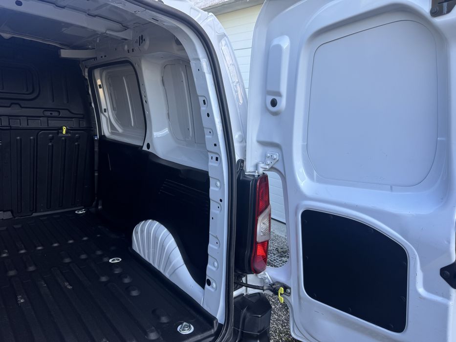 Opel Combo L1H1 Nacional 2022 poucos kms C/ IVA Descriminado