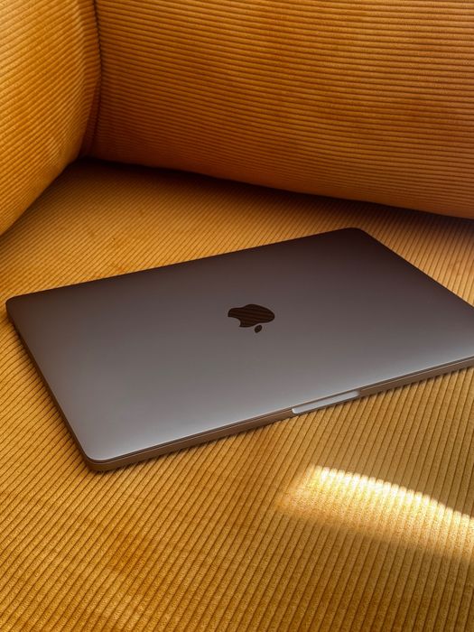 MacBook Pro 13” com Touch Bar