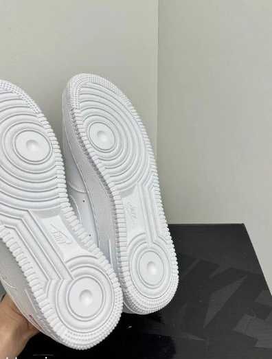 Buty-Trampk-Nike Air Force 1 Low Supreme White R.40.5