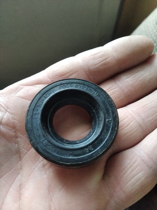 Продам сальники 1,2х20х40. СССР.