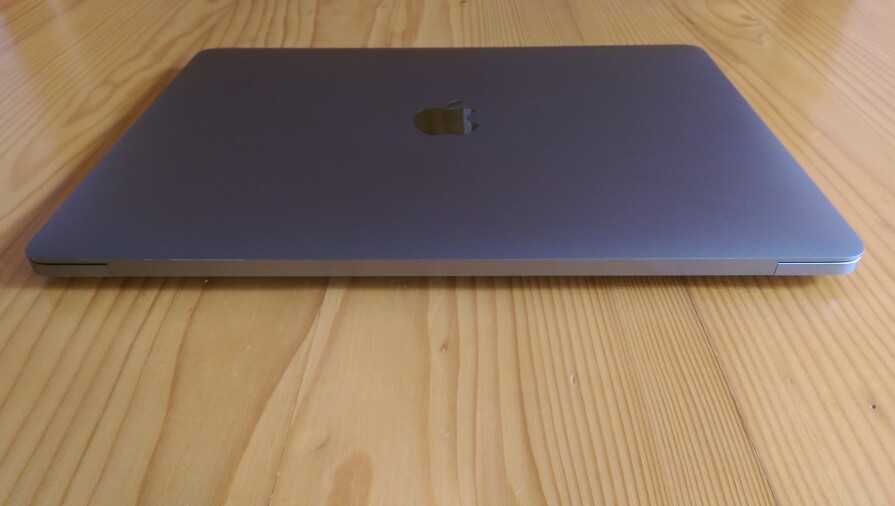 MacBook Pro 13 2022 A2338 Apple M2 CPU 8GB RAM 256GB SSD 17 годин АКБ