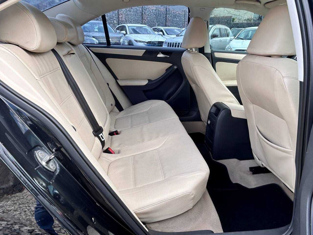 Авто Volkswagen Jetta 2011