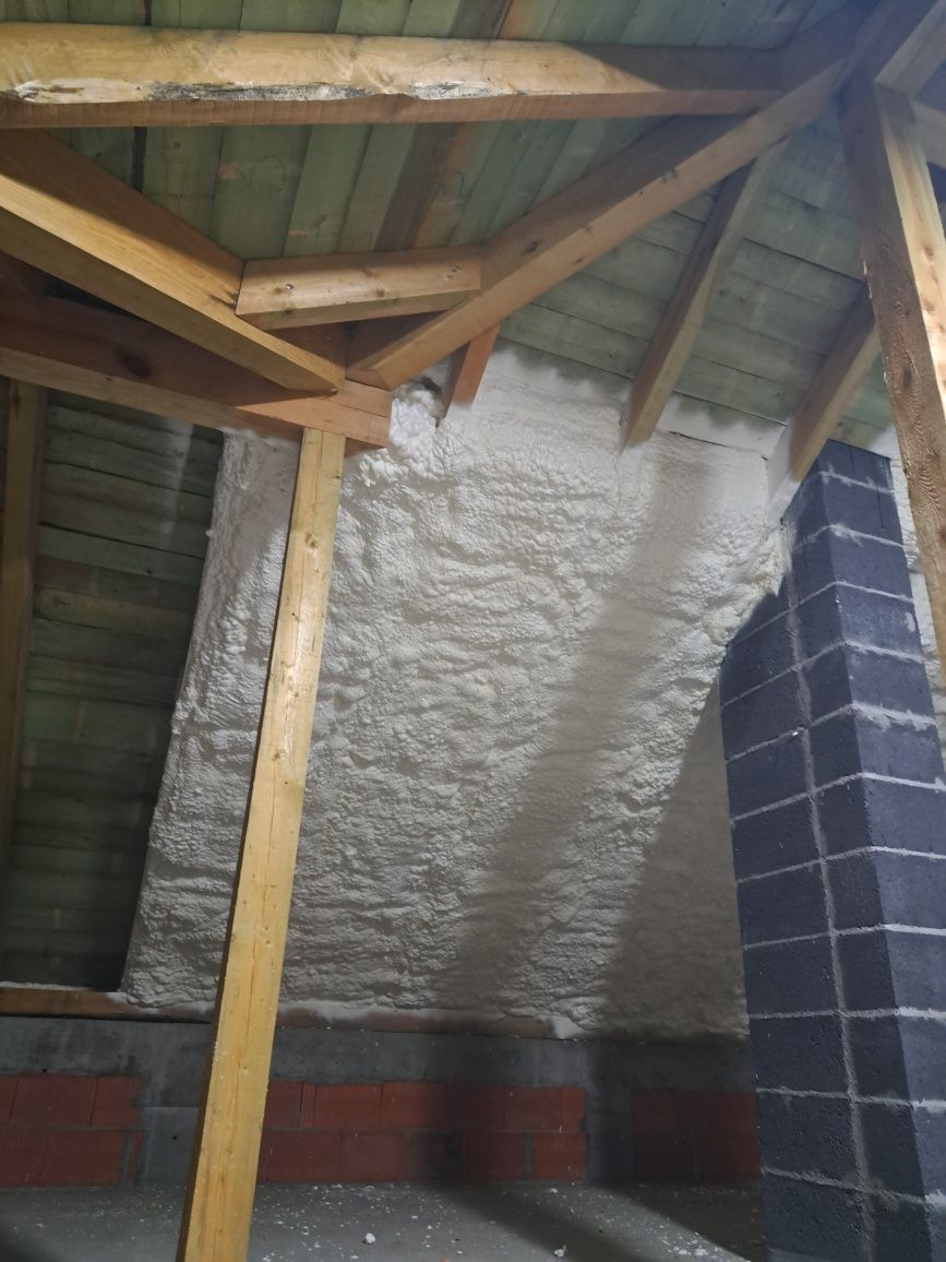 Ocieplanie pianką pur poddasza stropy dachy Ocieplenie pianą izolacje