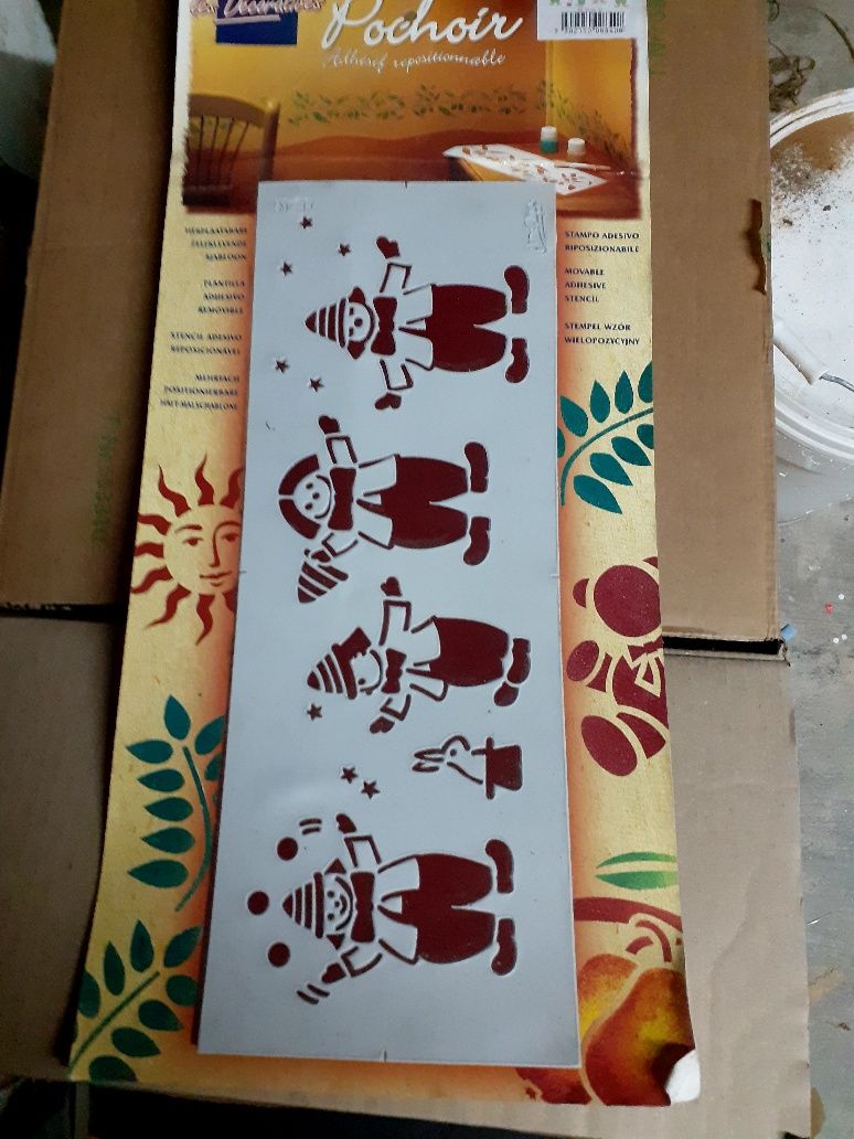 Criança- Stencil com Palhaços para pintar quarto ou moveis