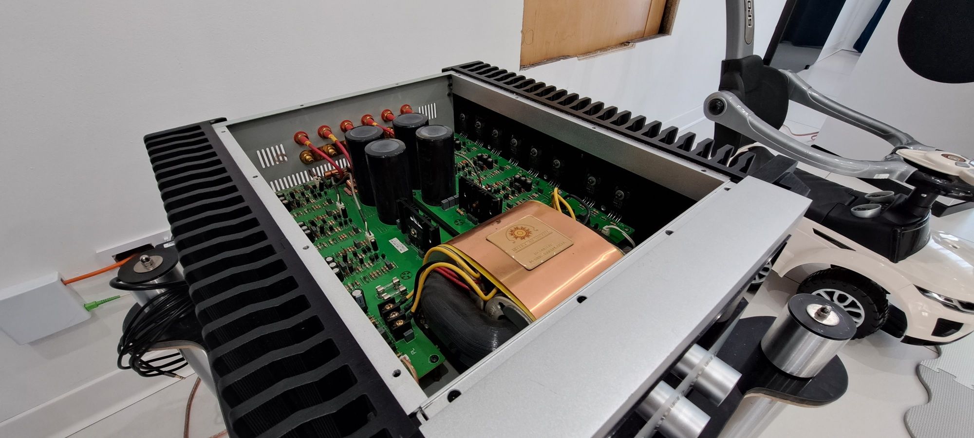 Canton Karat L800DC, CAV A8M, streamer Hi-Res, stolik Audio