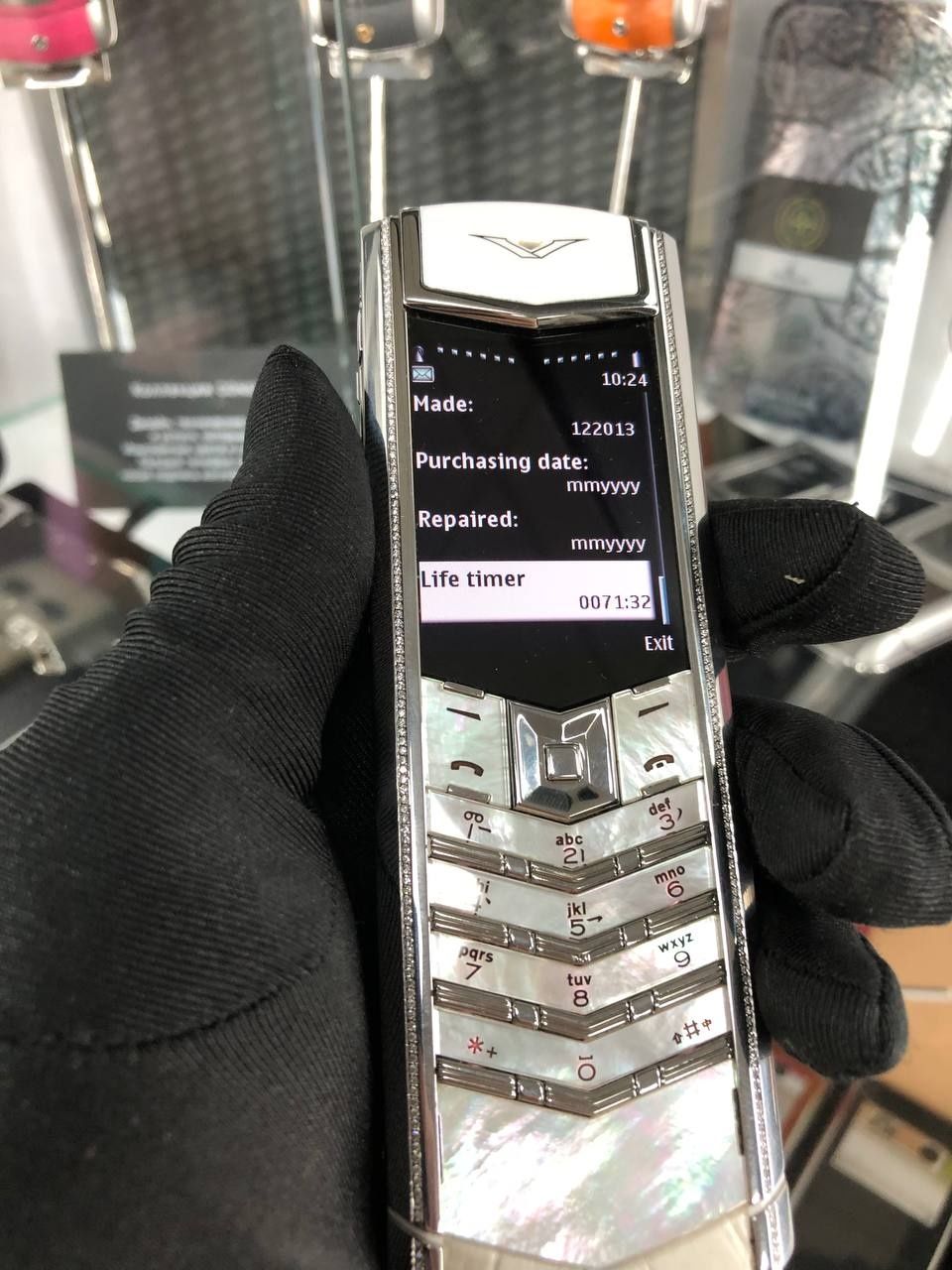 Vertu signature S Design Mother of Perls 344 Diamonds