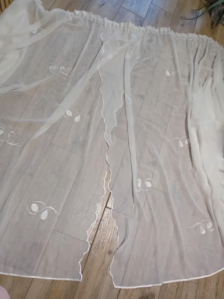 Duża firana z rozcięciem posrodku 530 cm