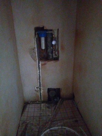 Встановлюємо опалення,проводимо воду каналізацію монтуємо  сантехніку