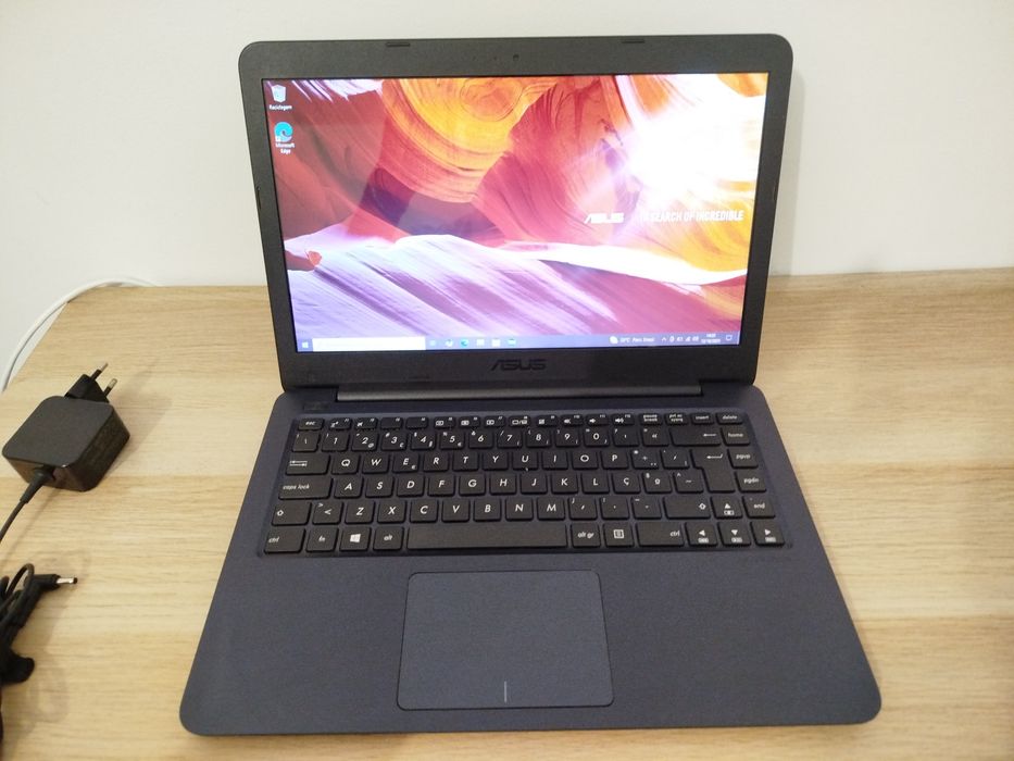 PC ASUS VivoBook E14
