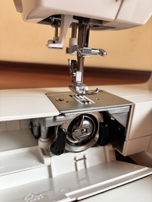 Продам швейную машинку Singer Tradition 2273
