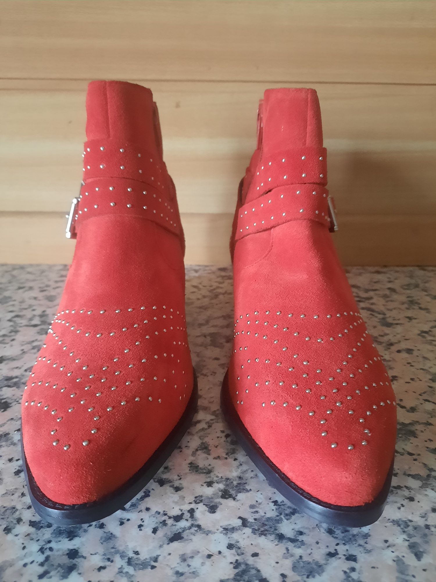 Botins vermelhos