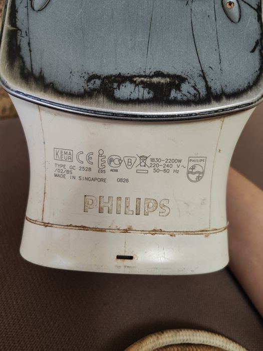Праска PHILIPS GC-2528 в робочому стані.