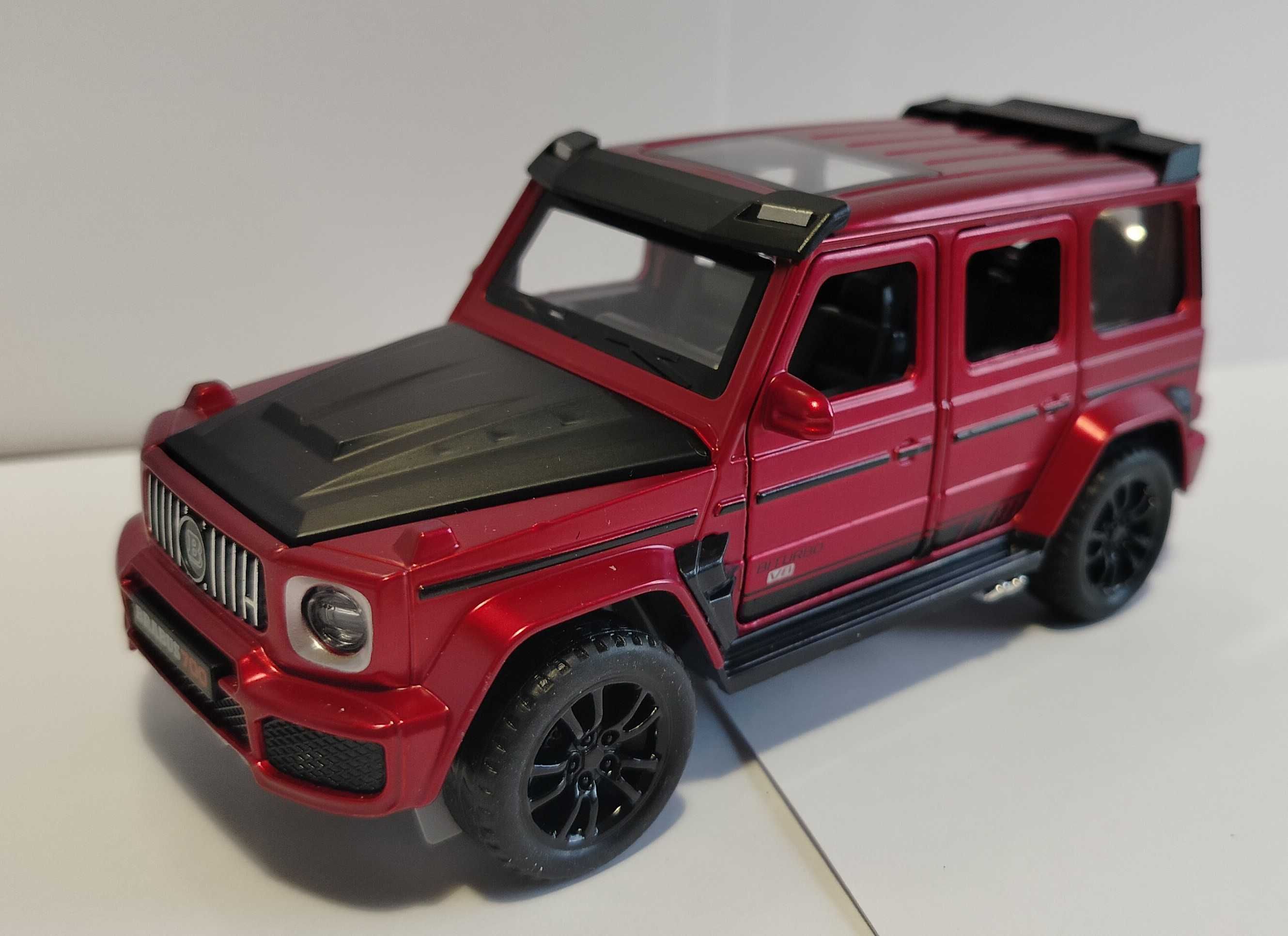 Autko Mercedes G G700 BRABUS zabawka 1:32 METAL czerwony