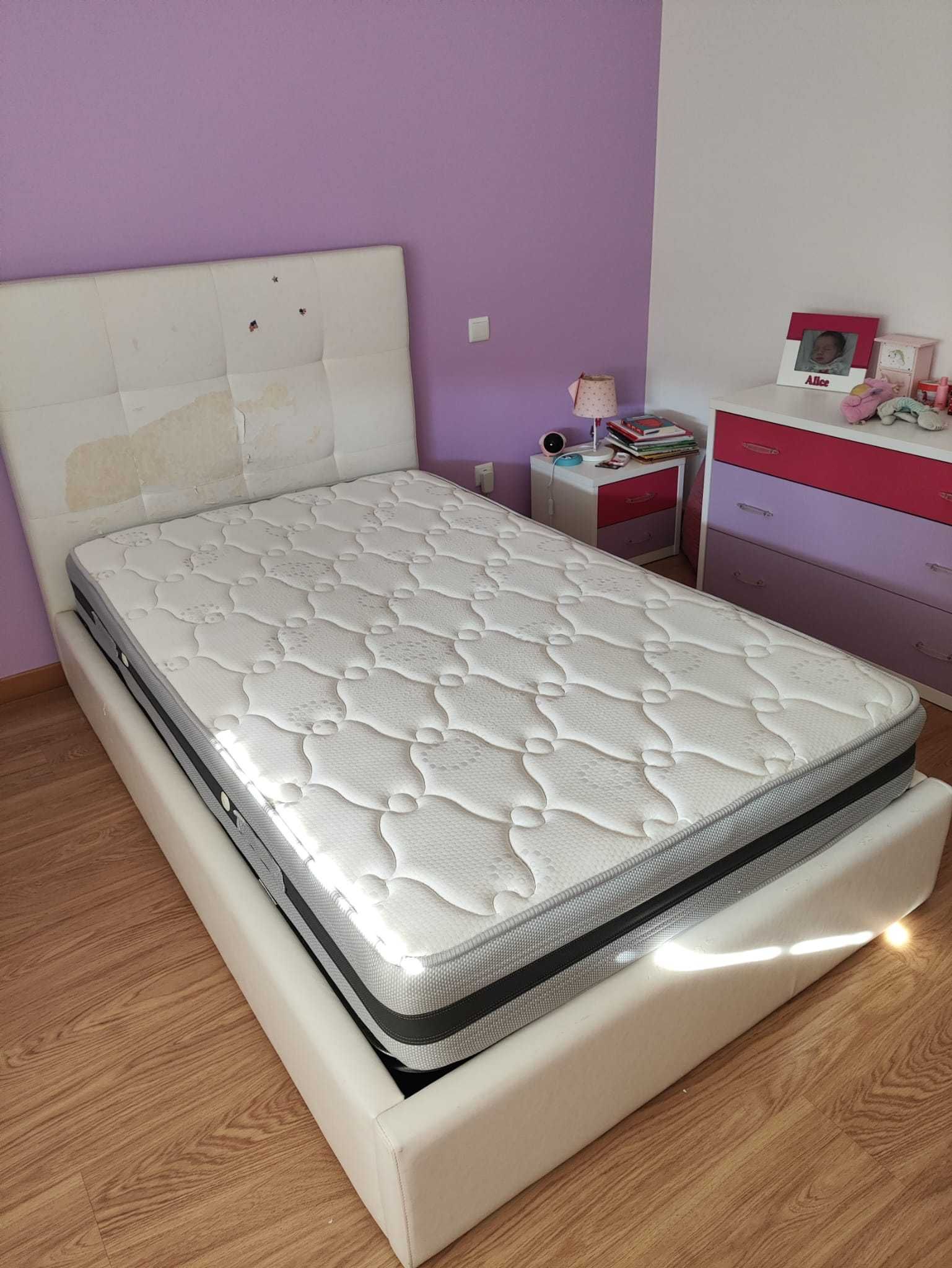 Cama Individual (pessoa e meia) com estrado, colchão e cabeceira