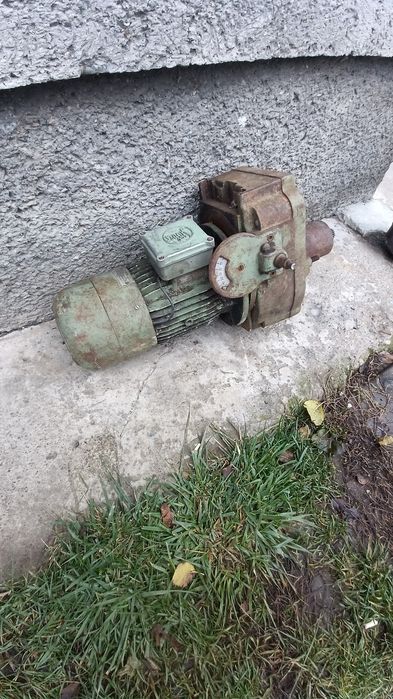 Електро двигун з редуктором