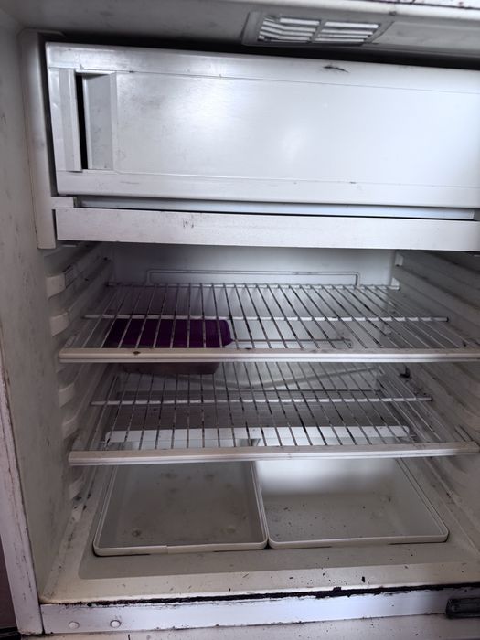 Vendo frigobar , a funcionar bem