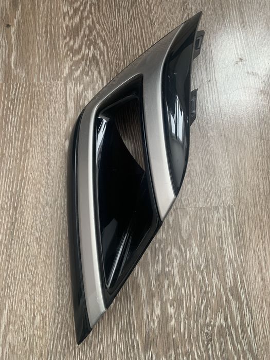 Накладка протитуманки ліва 6400J303 Mitsubishi Outlander