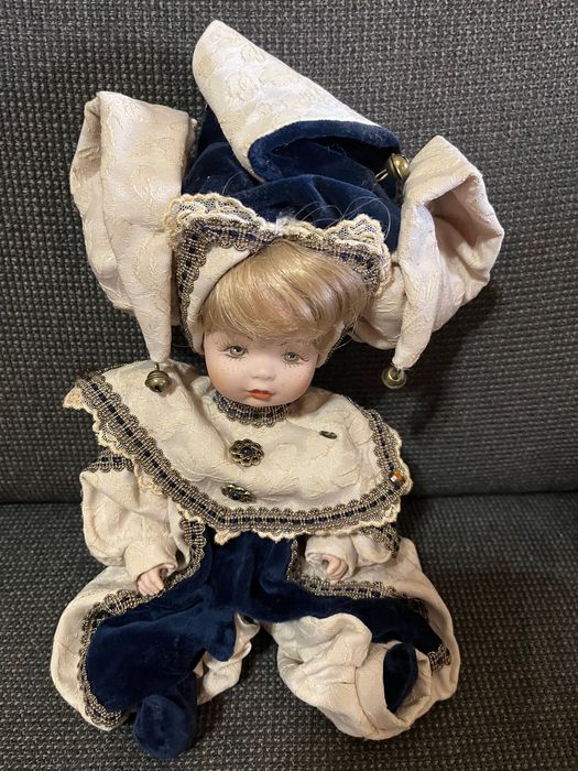 Boneca de porcelana de coleção